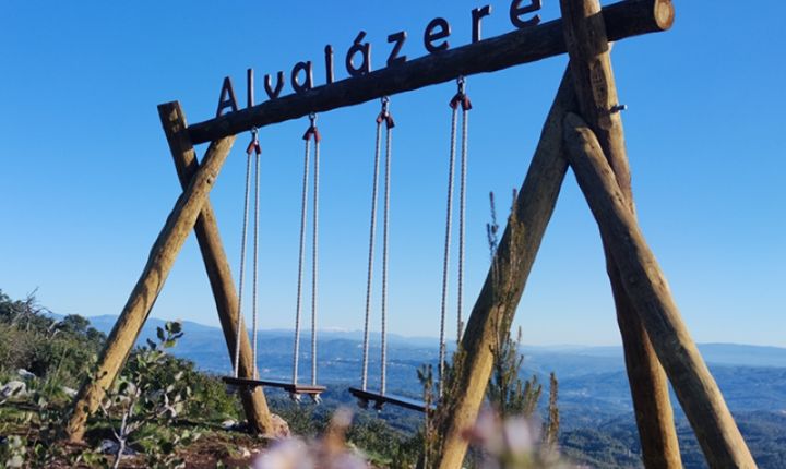 Vista panorámica del municipio portugués de Alvaiázere con su paisaje natural, patrimonio rural y entorno representativo de un destino comprometido con la sostenibilidad y el turismo responsable.
